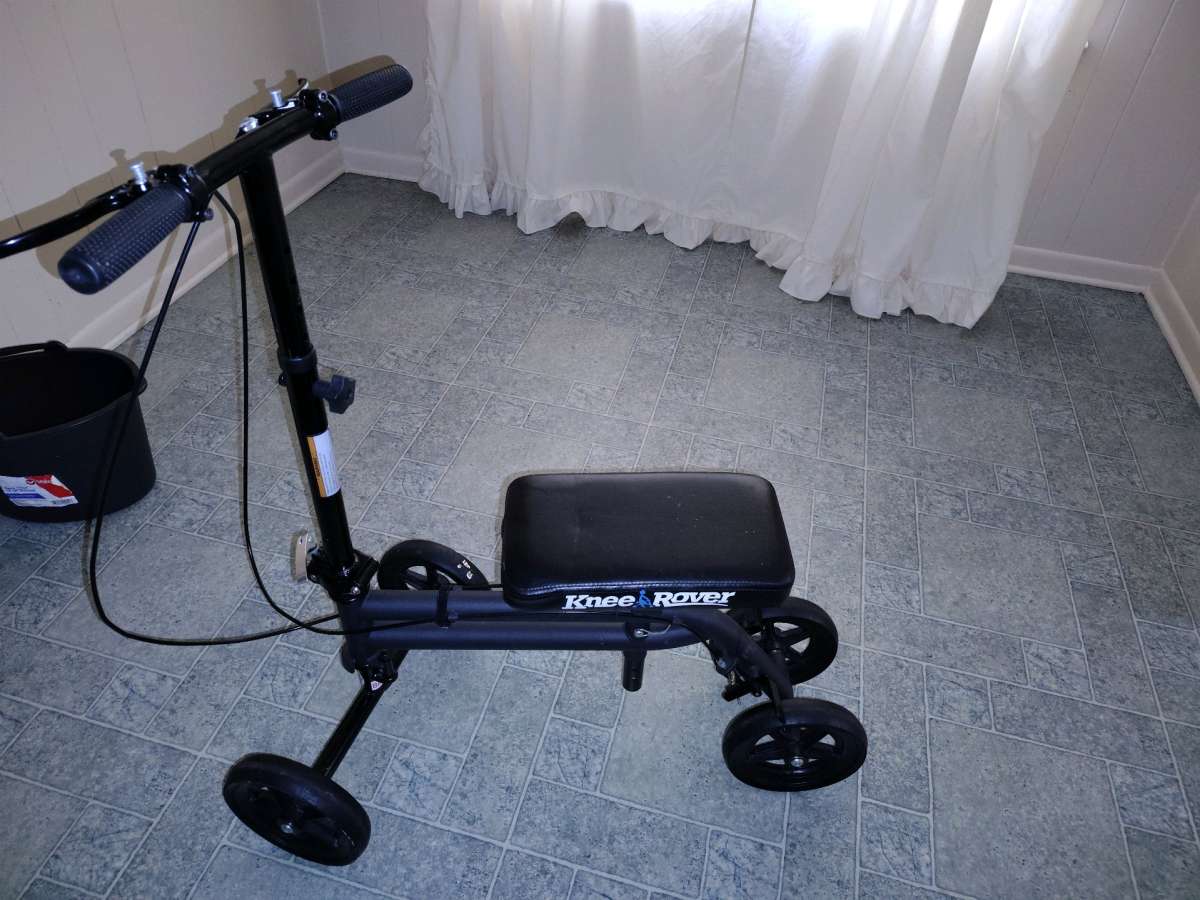 KNEE ROVER KNEE SCOOTER