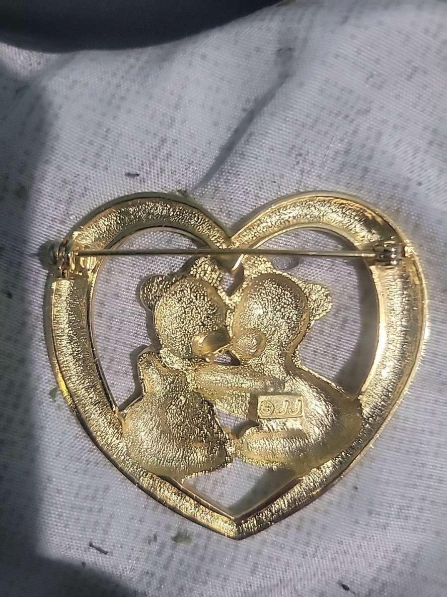 hugging bear Brooch