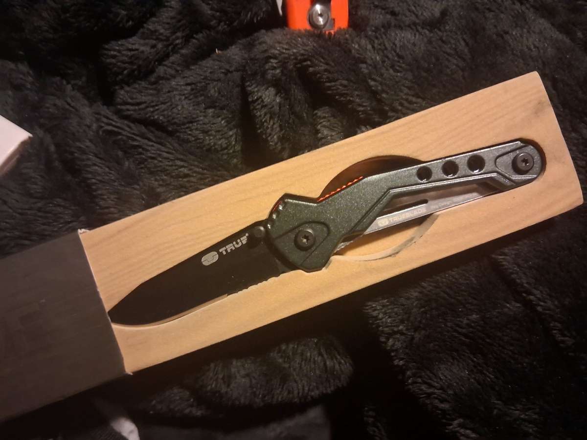 assorted variety of knives 70bucksfor all OBO will negotiate