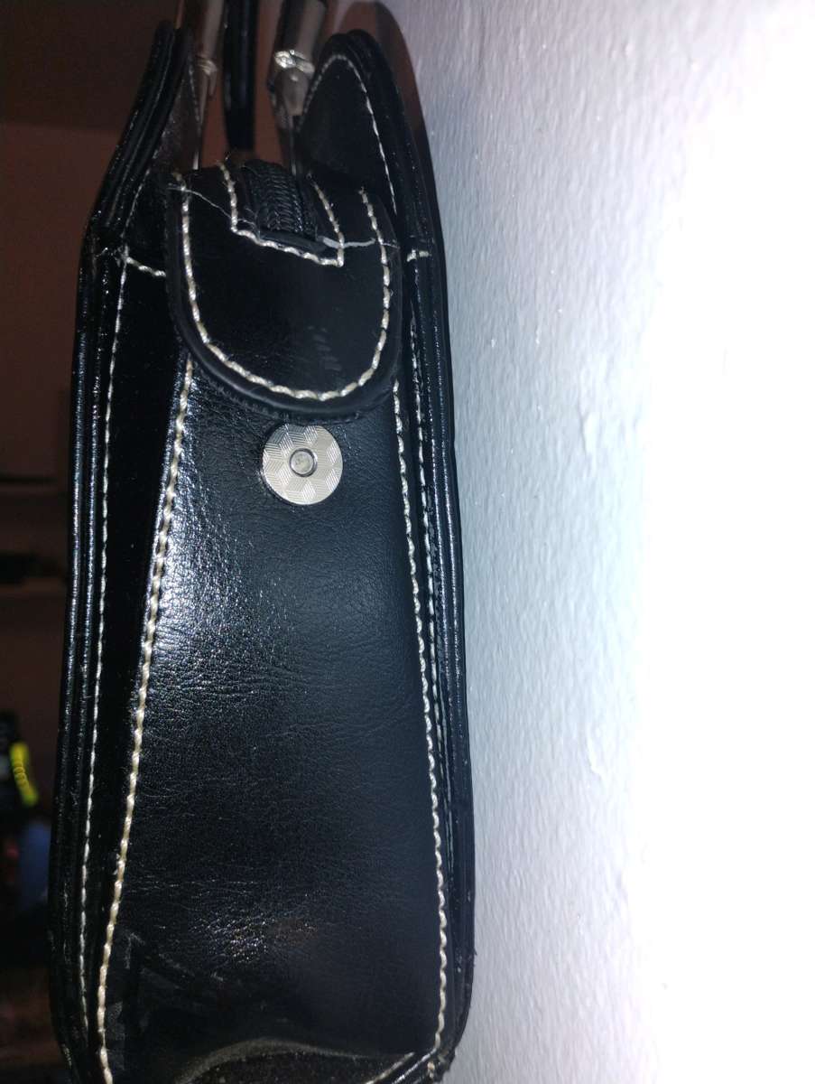 Gucci black leather handbag