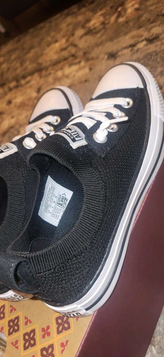 Converse Women Size 5