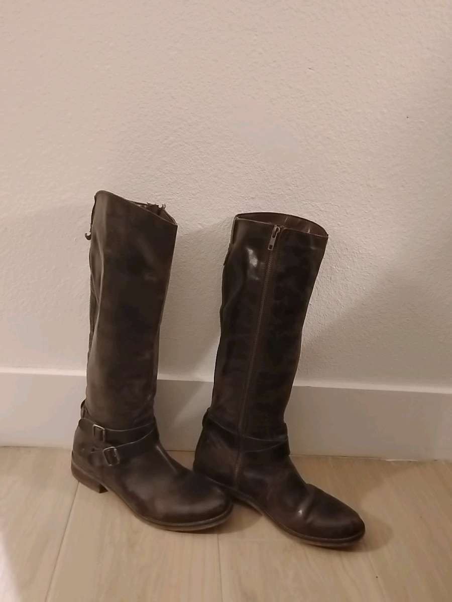 hinge Brown Leather boots sz8