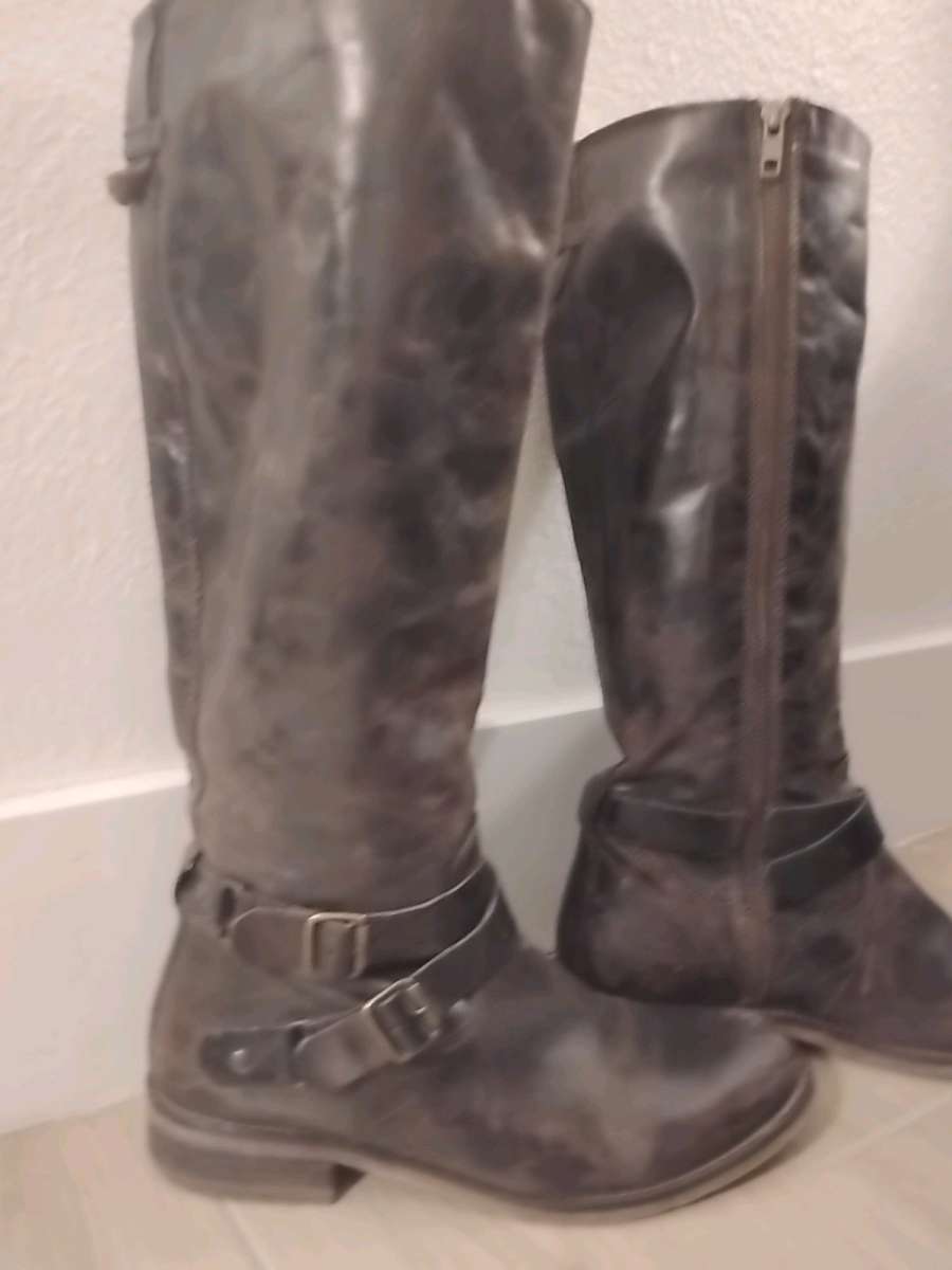 hinge Brown Leather boots sz8