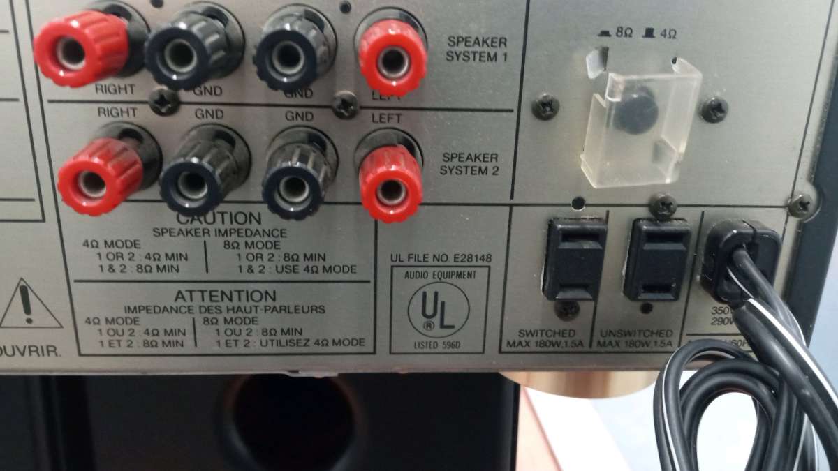 the stereo receiver Harman kardon  speaker