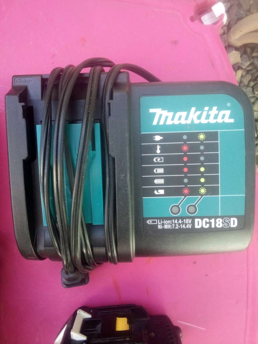 Makita chargers and 1 battery