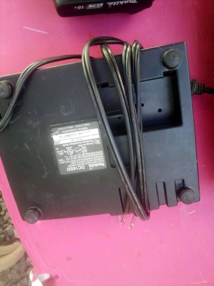 Makita chargers and 1 battery