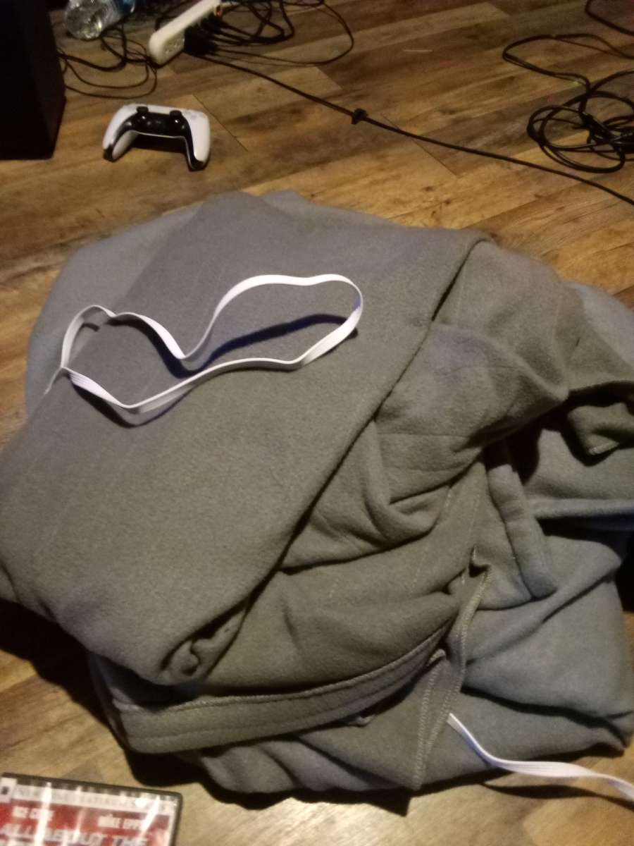 2 electric blankets one with cord one without