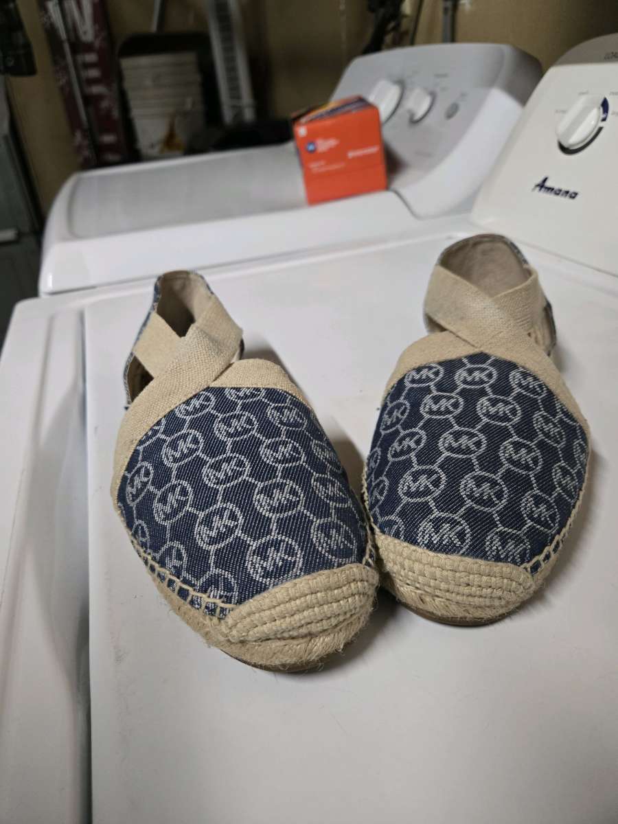 womens like new sandals size 9 no flaws perfect see all pics