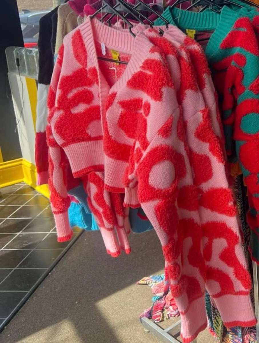 new woman Valentines Day top size medium