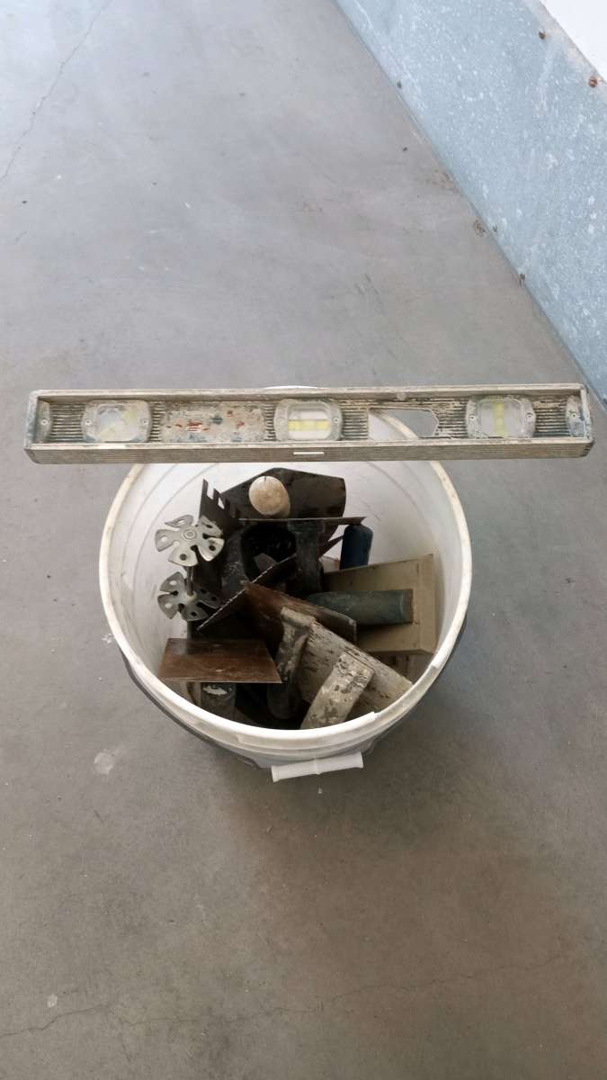 the sheel vinyl notched trowel plastic metal