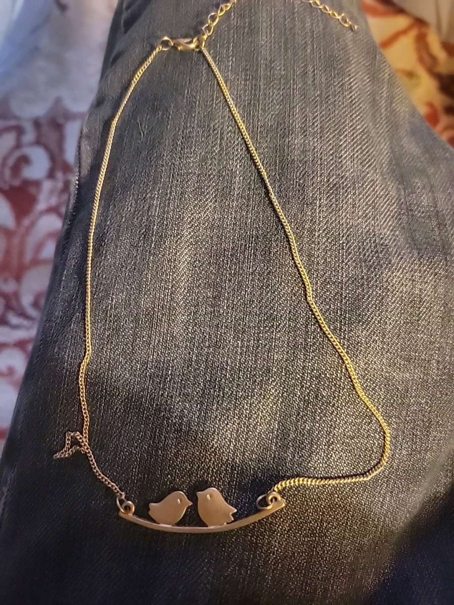 kissing bird necklace