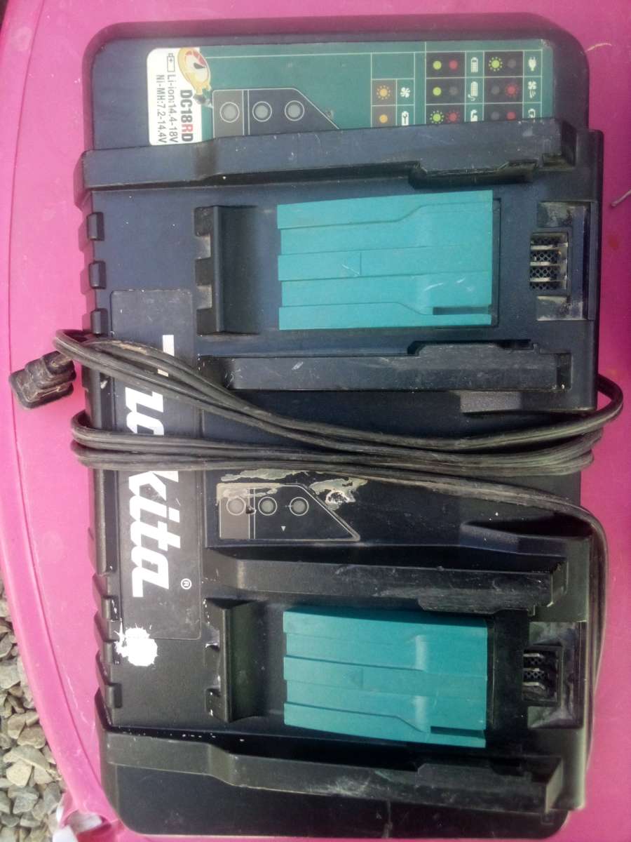 Makita chargers and 1 battery