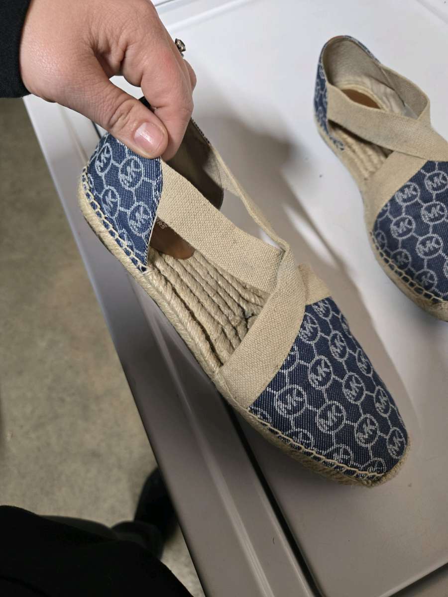 womens like new sandals size 9 no flaws perfect see all pics