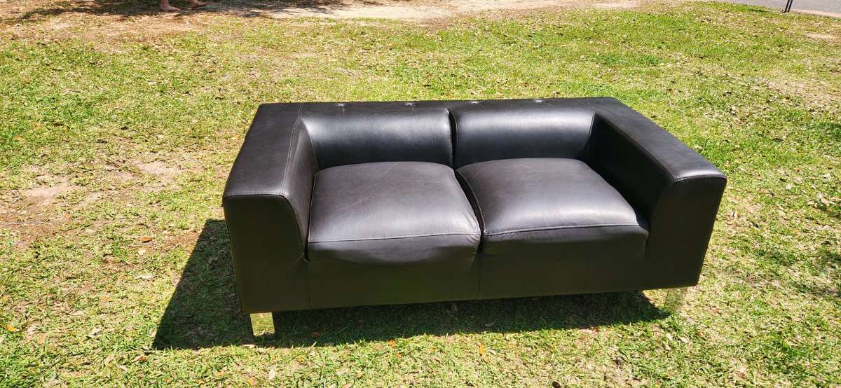 Black modern style leather couch very comfy cushions attache