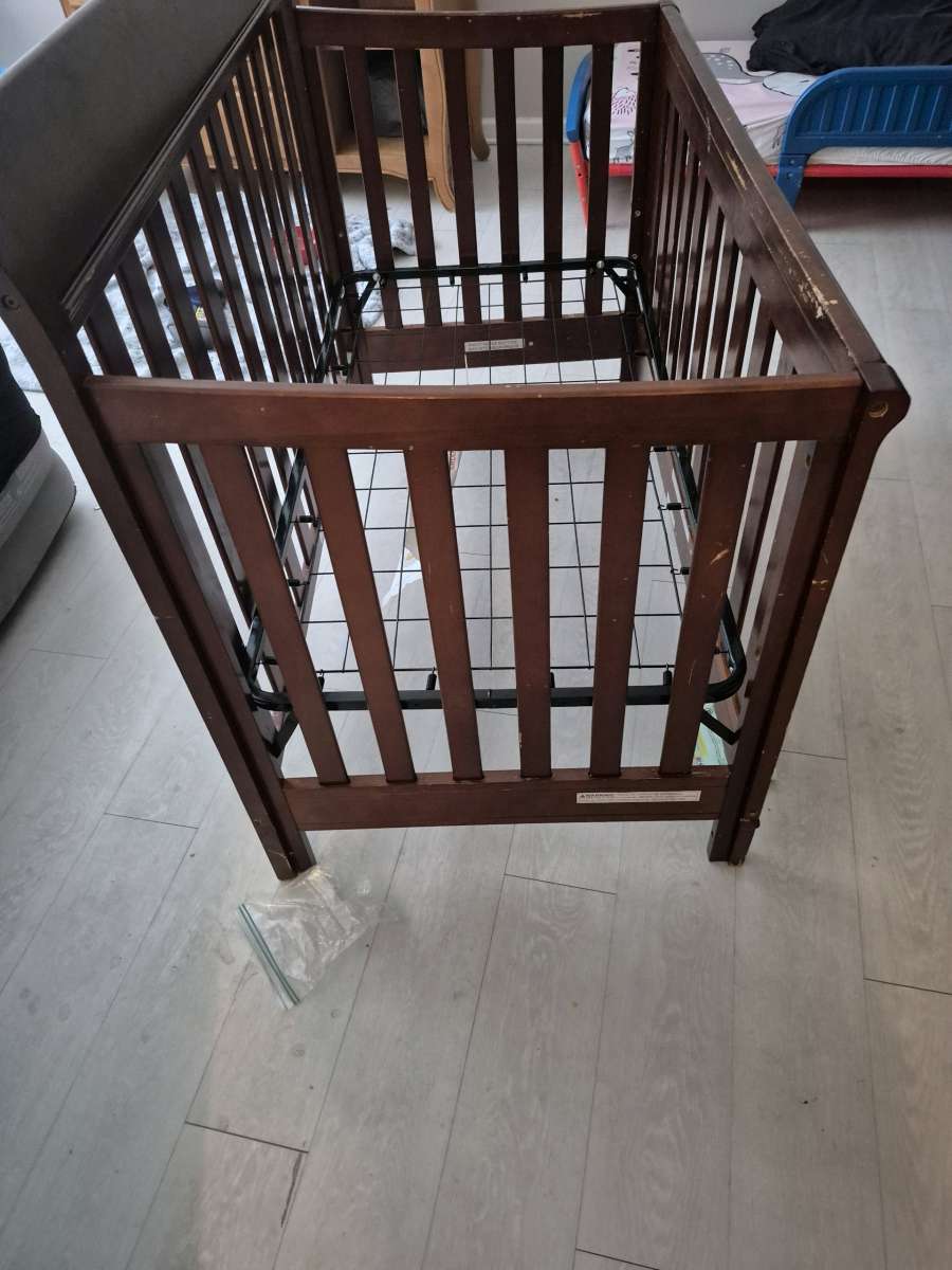 baby crib