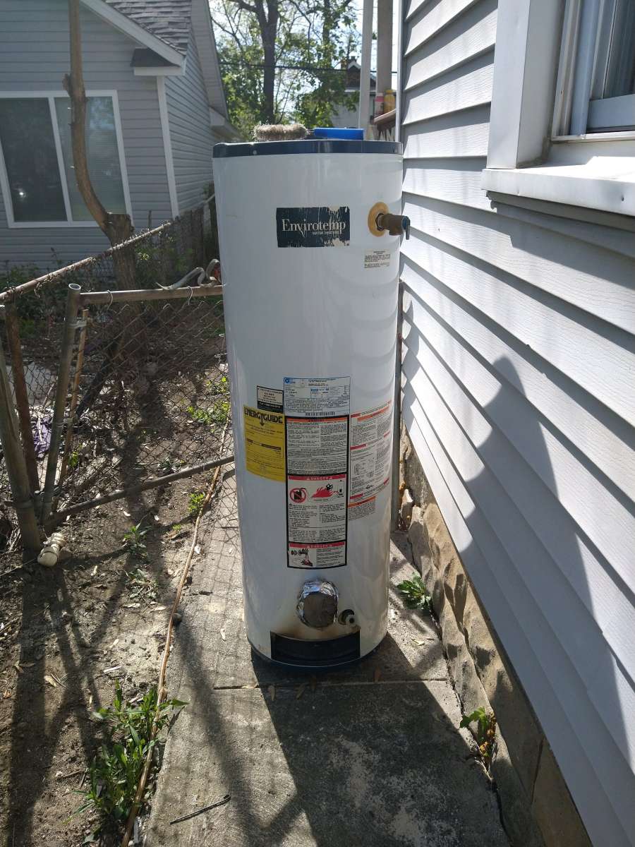 hot water tank 40 gal natural gas