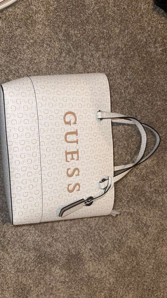 GUESS WALLET AND PURSE SET
