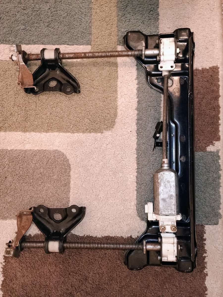 4 runner seat track passenger side