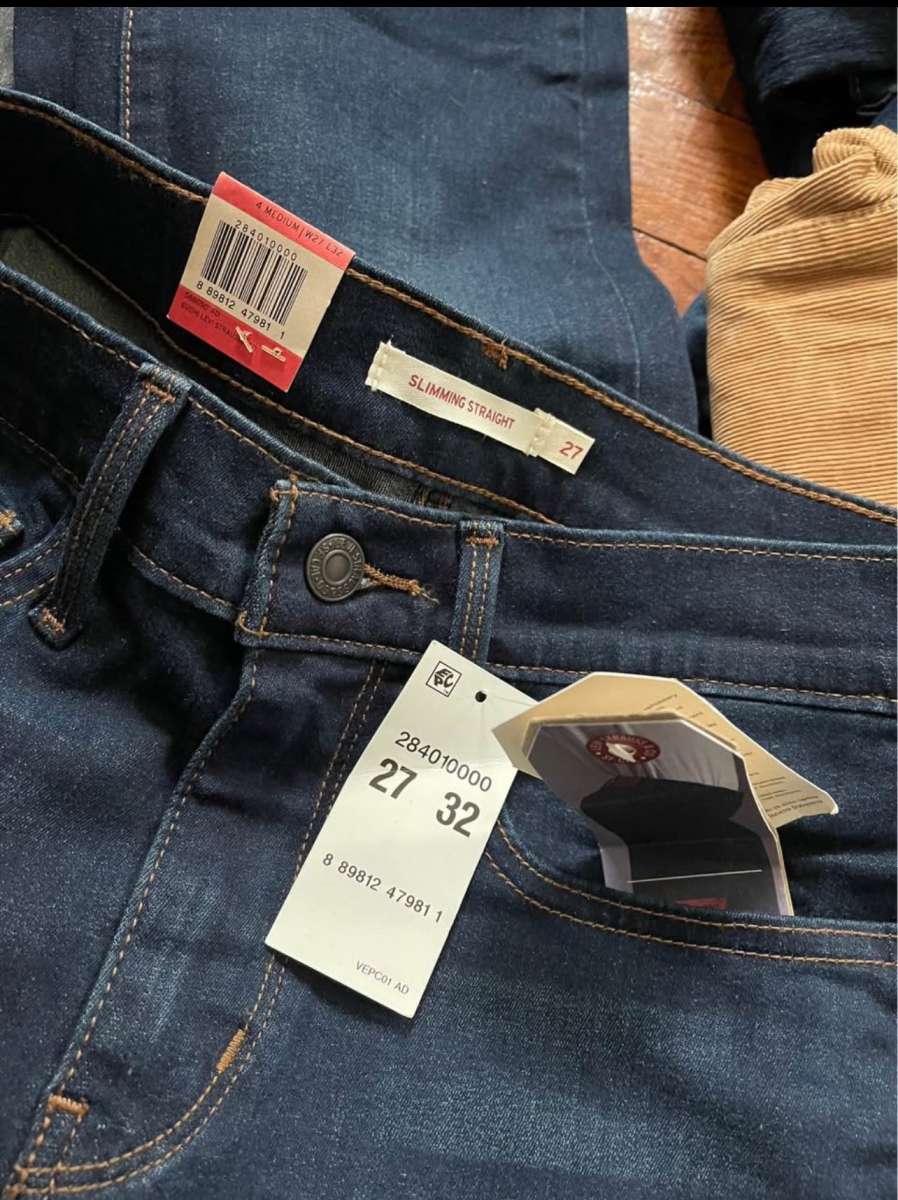 huge lot of womens jeans