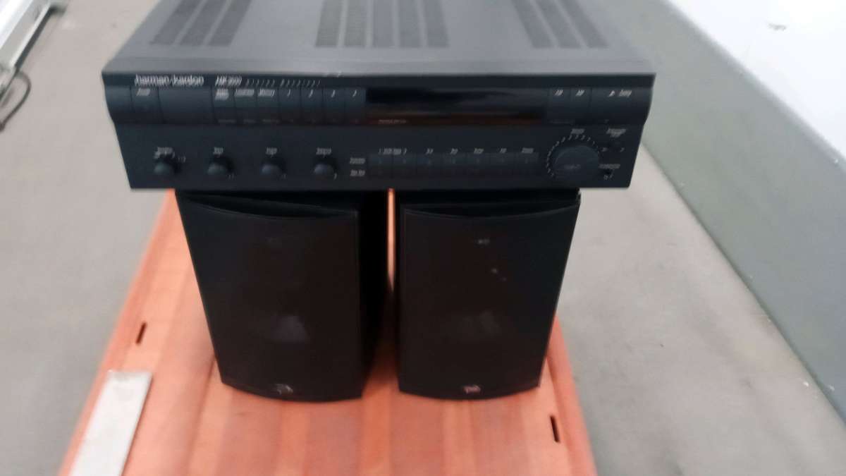 the stereo receiver Harman kardon  speaker