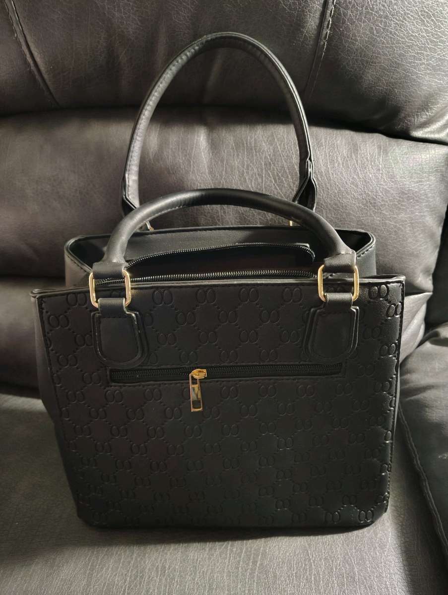 Black handbag set