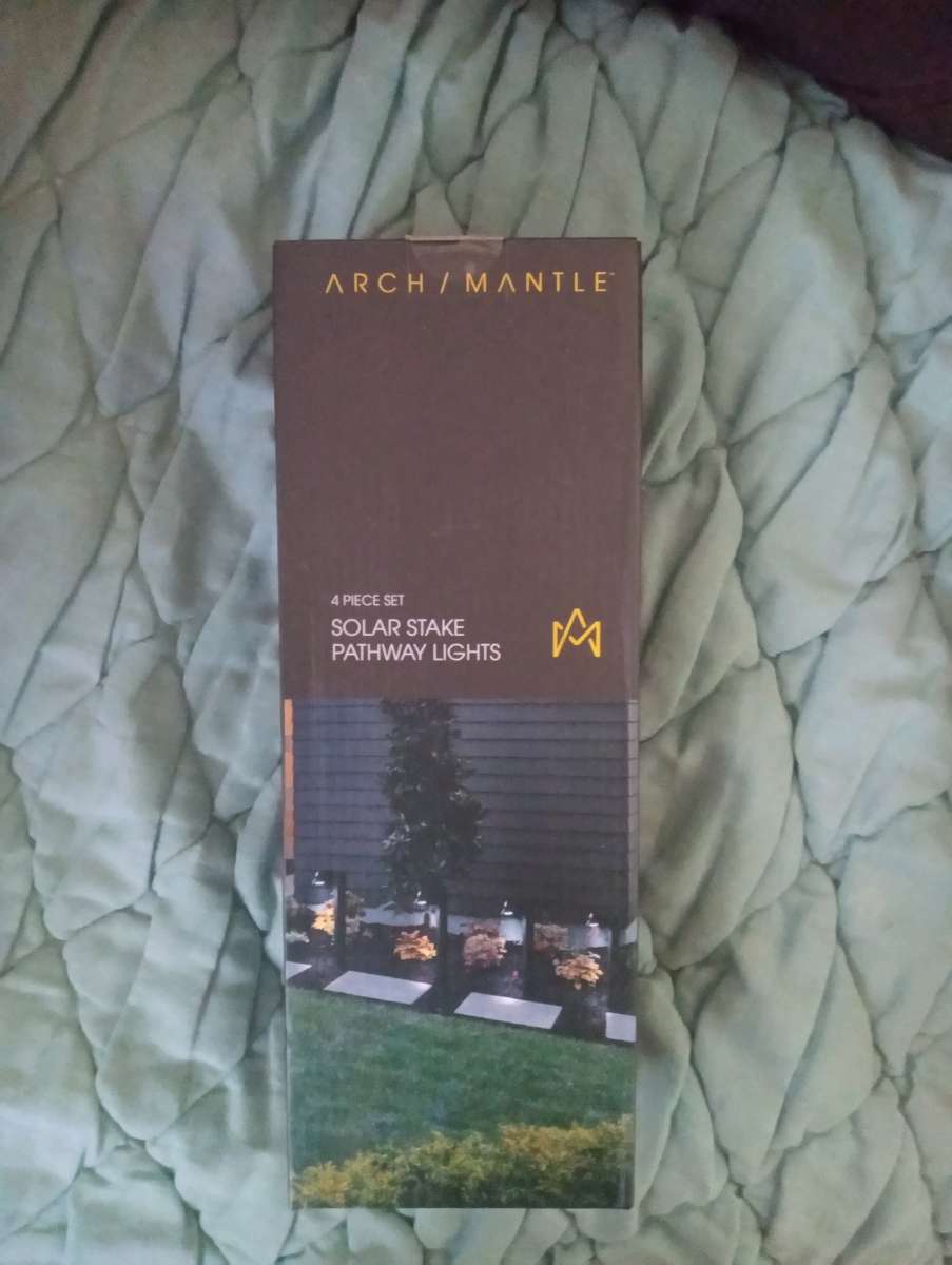 Arch Mantle pathway solar lights four lights