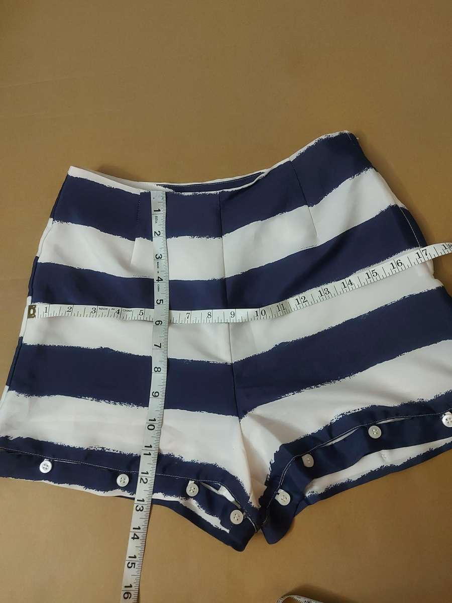 BCBGeneration Nautical BlueWhite Striped Shorts Size 0