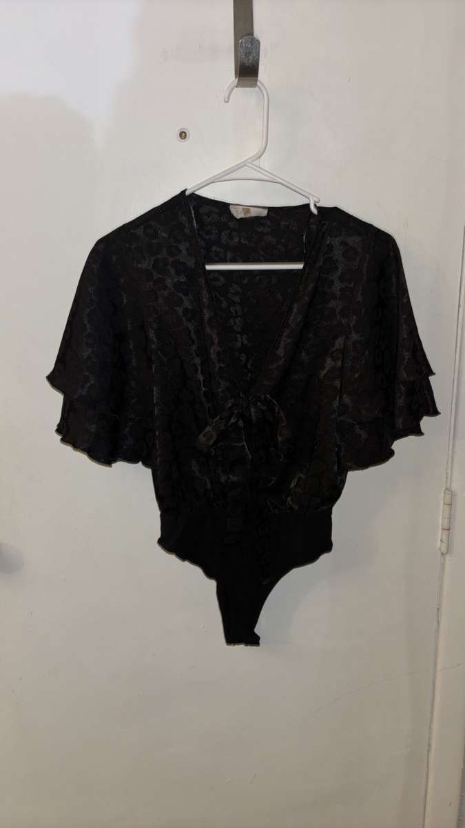 Altard States Black Tie Front Cheetah Print Flutter Sleeve B