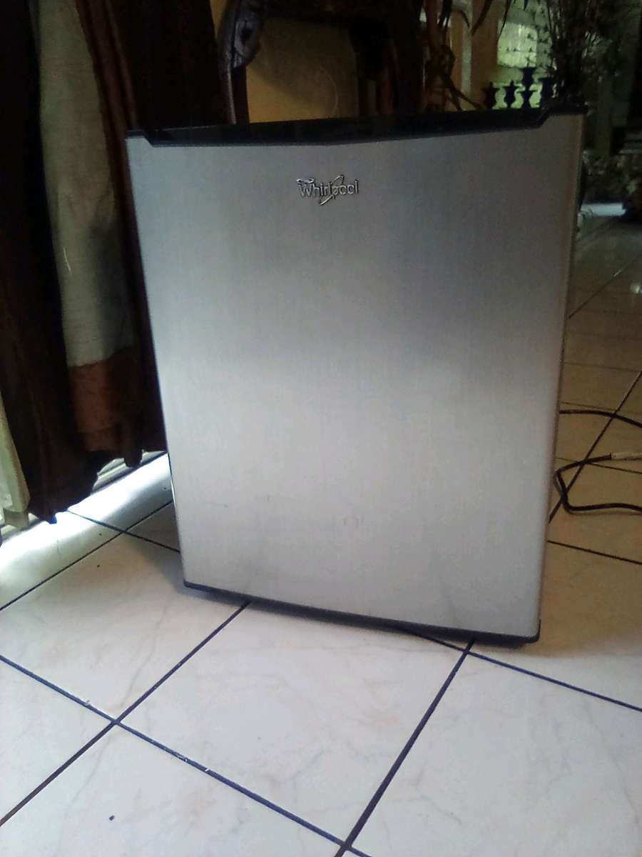 mini whirlpool fridge