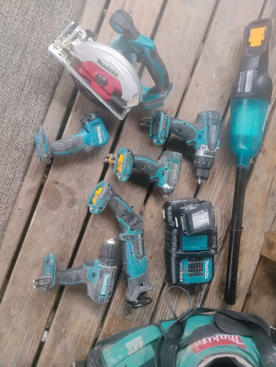 mickitta tools set with bag on wheels