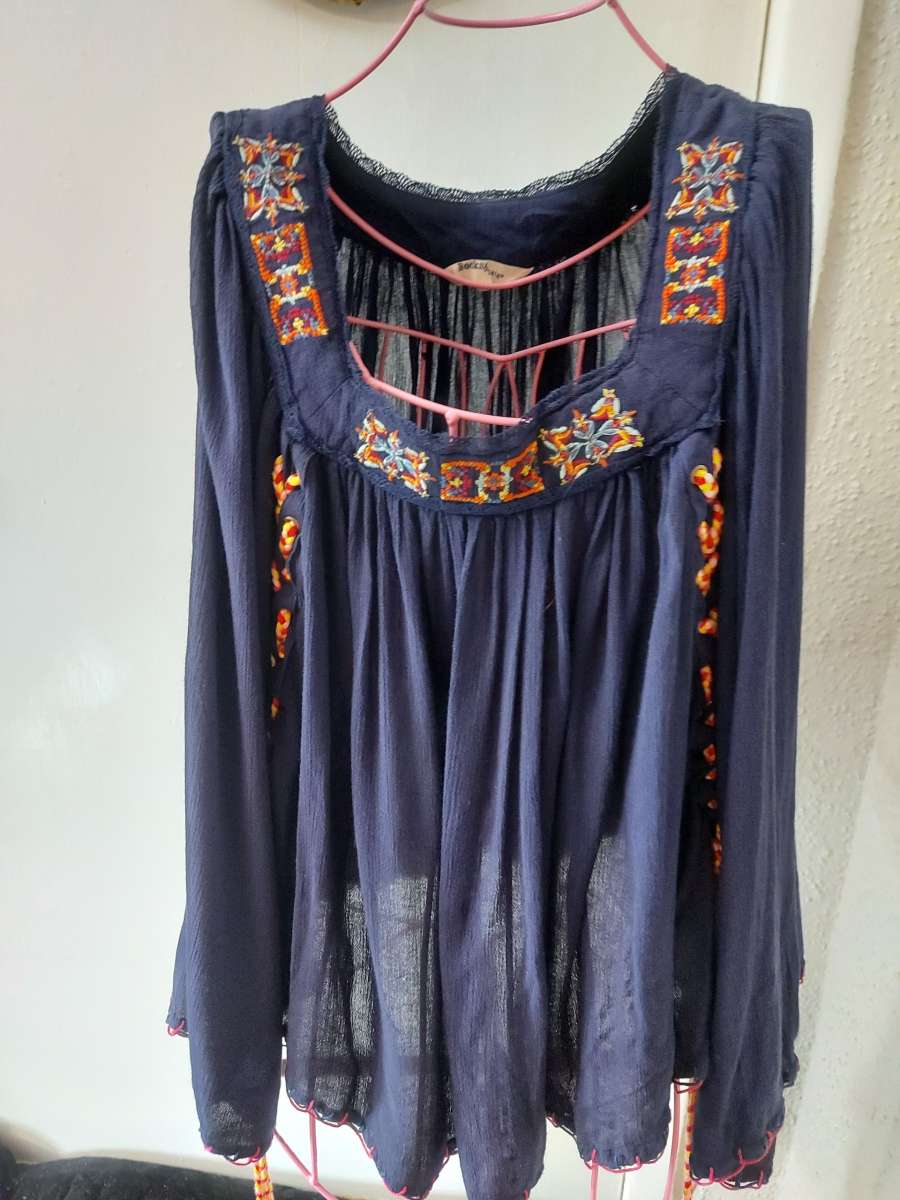 Rocks  Indigo Embroidered Boho Top Size M