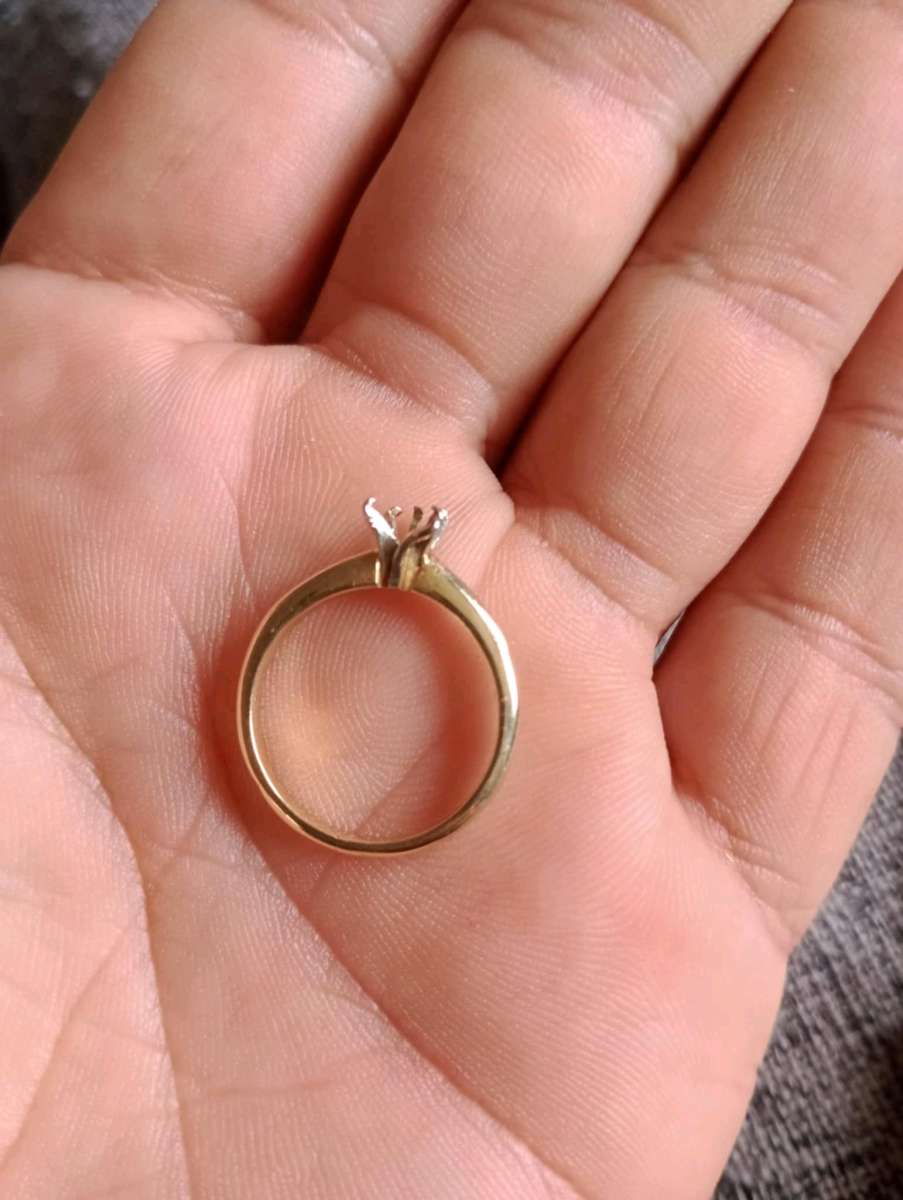 Aquamarine 14k Gold Ring size 7 for women  Sold as is