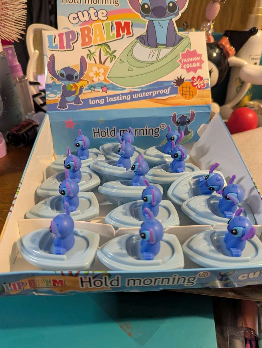 stitch boat lipgloss