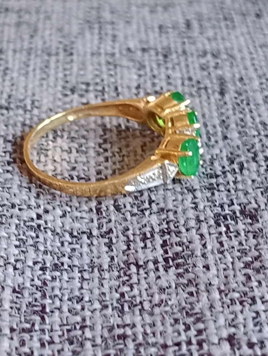 14K Yellow Gold Emerald stone engagement ring size 7