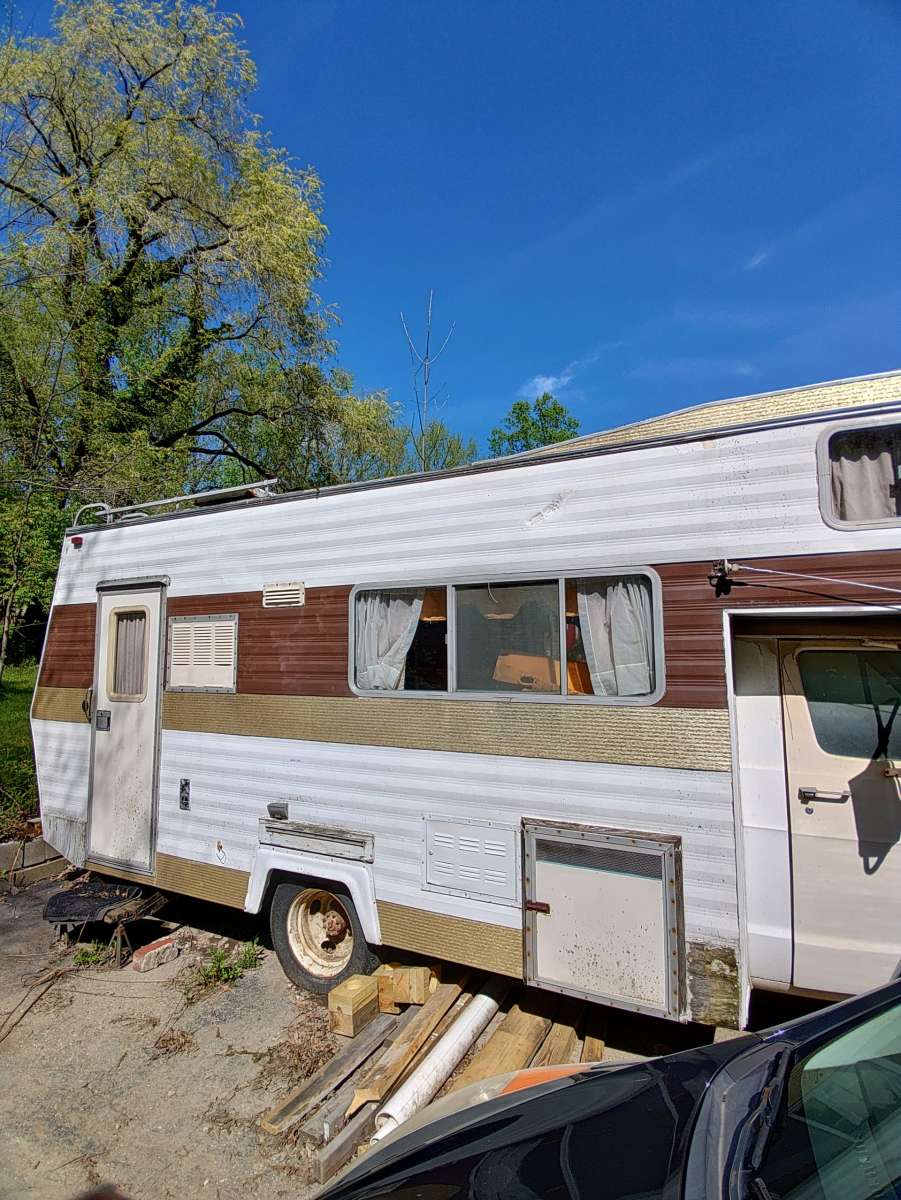 1976 Dodge RV    MUST GO