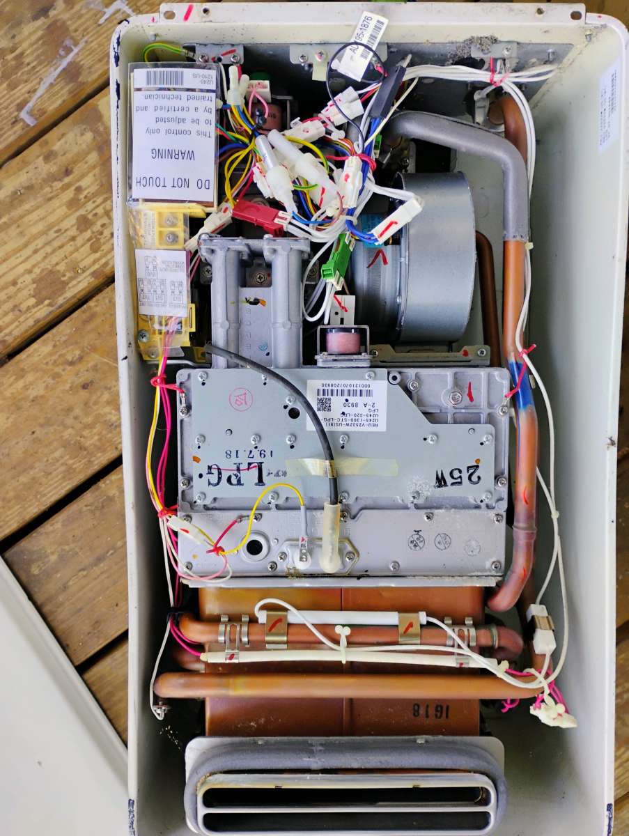 Rinnai propane instantaneous tankless hot water heater