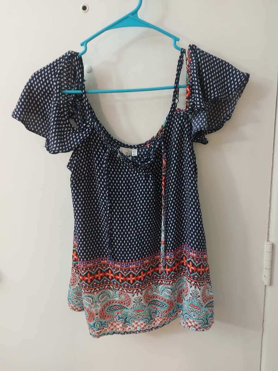 Society Girl Cold Shoulder Front Tie Top Size XS Paisley Pri