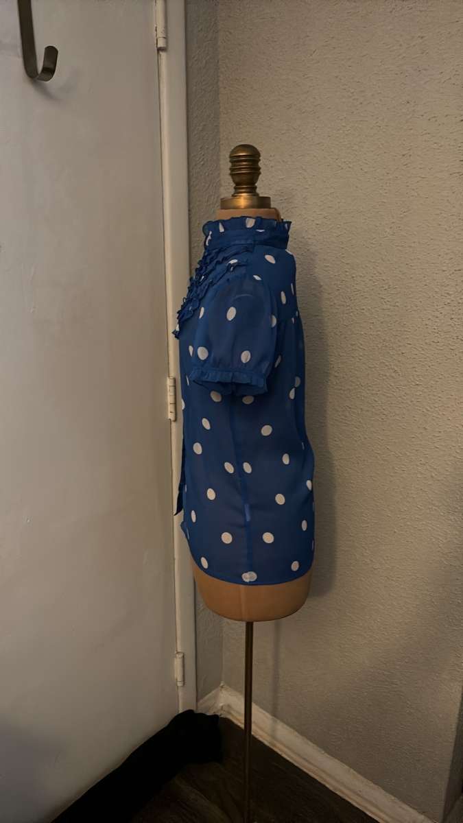 HM Dividco Short sleeve Ruffled Polka Dot top Size 4 BlueWhi