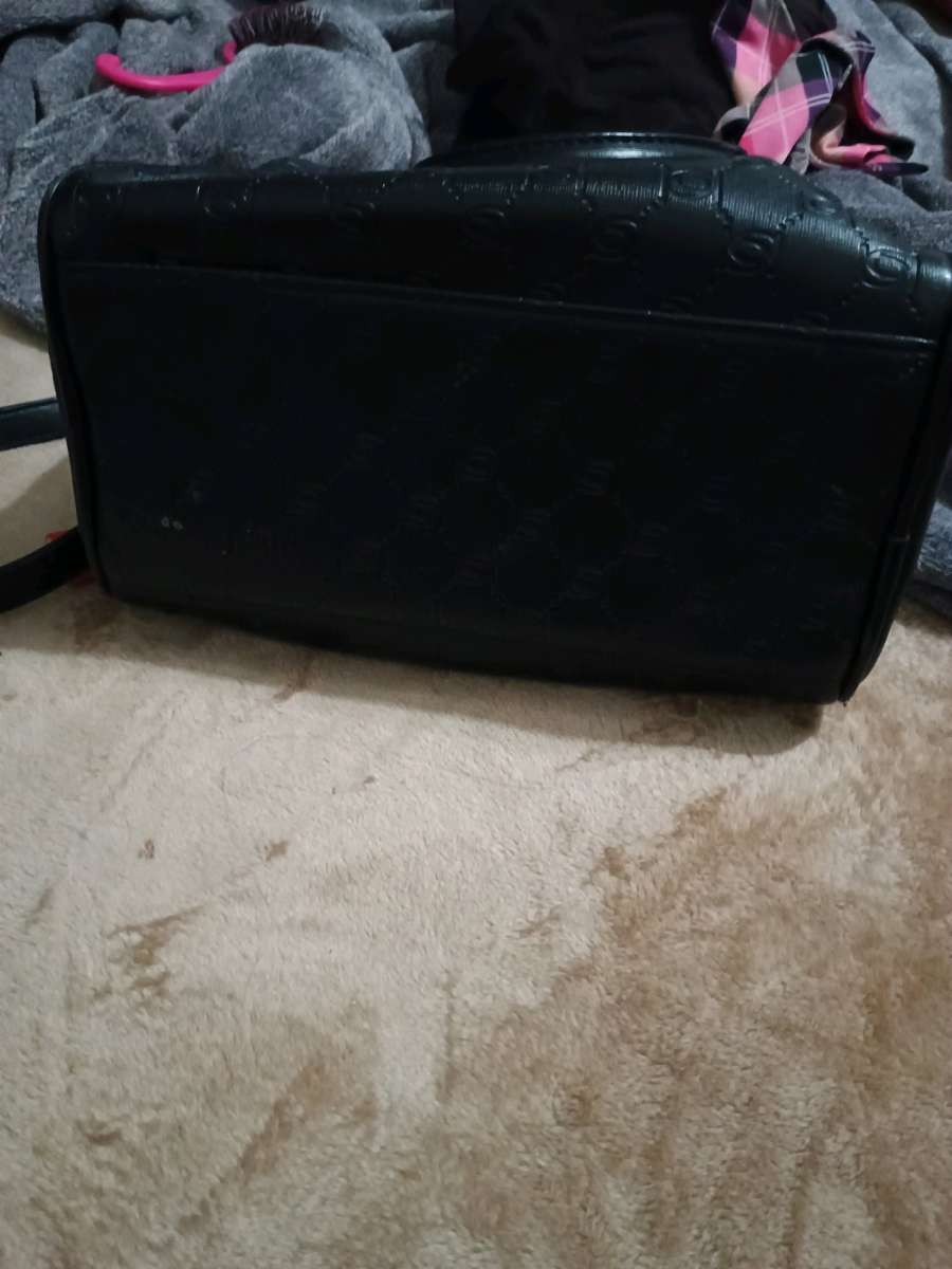 womens black bebe Los Angeles purse
