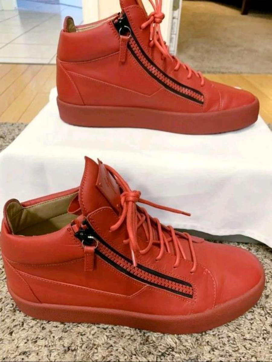 Giuseppe Zanotti Kriss