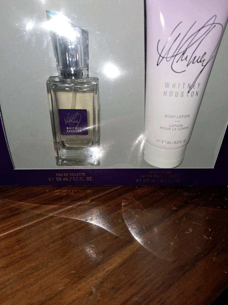 Whitney Houston gift swt nwt
