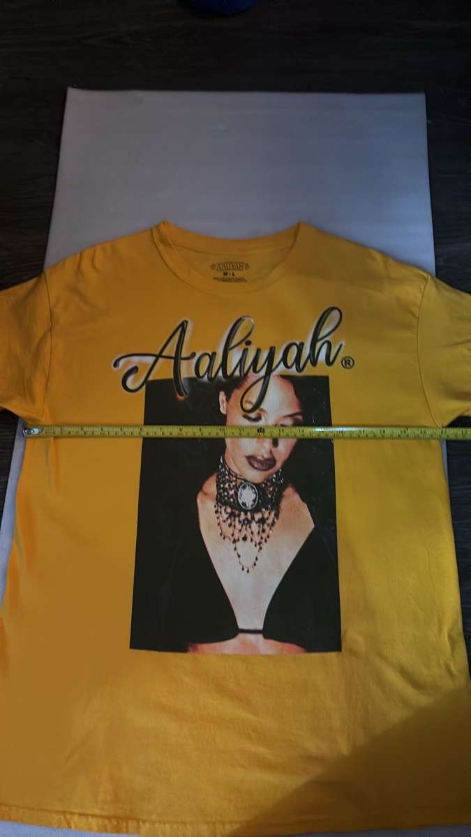 Aaliyah Graphic Yellow Short Sleeve TShirt Size ML 90s Style