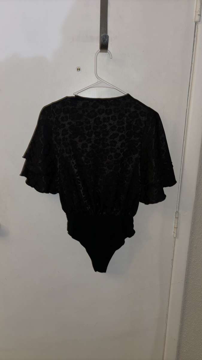 Altard States Black Tie Front Cheetah Print Flutter Sleeve B