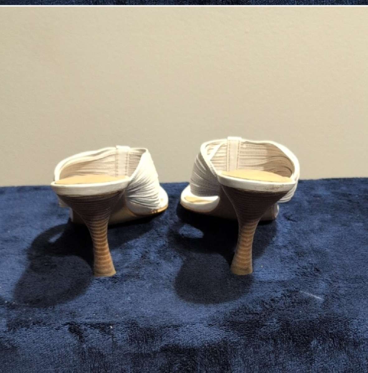 Elegant White Womens Sandals size 10