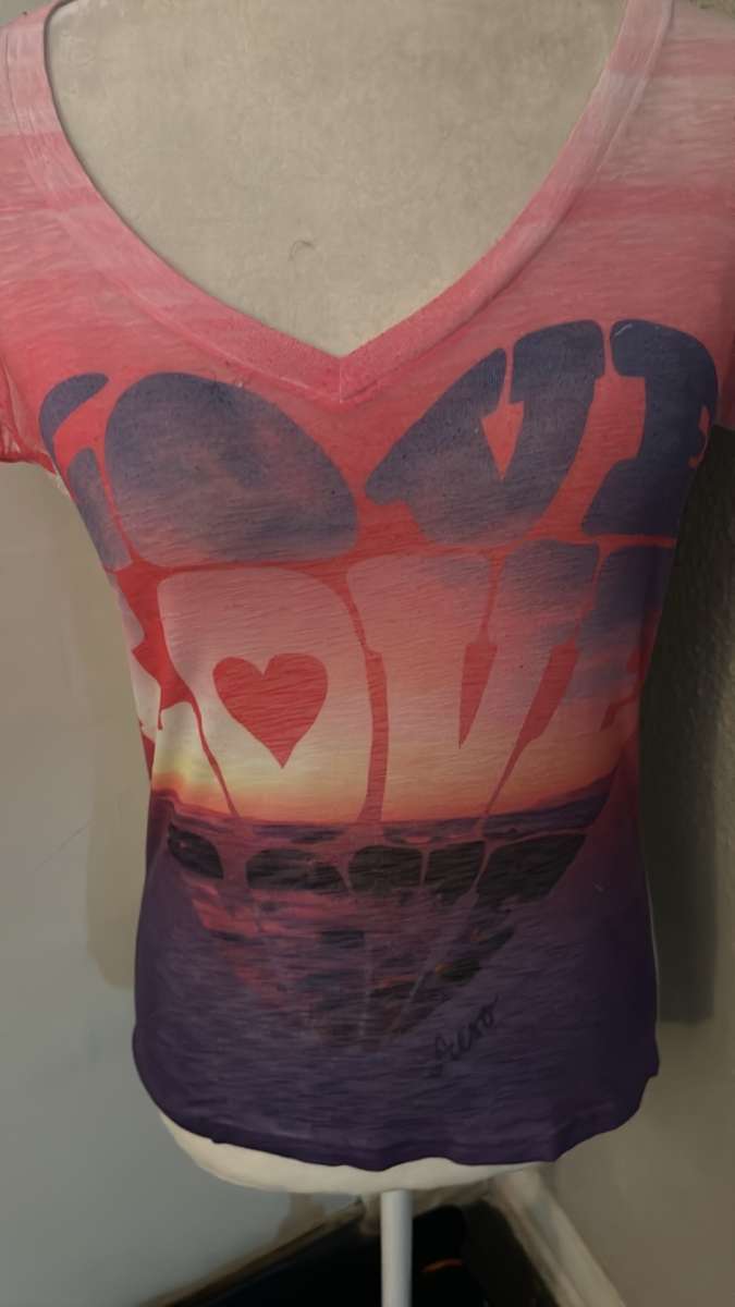 Aeropostale Love Heart Graphic Tshirt Size M