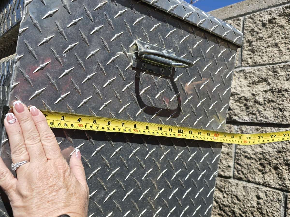 CHALLENGER  TRUCK TOOL BOX