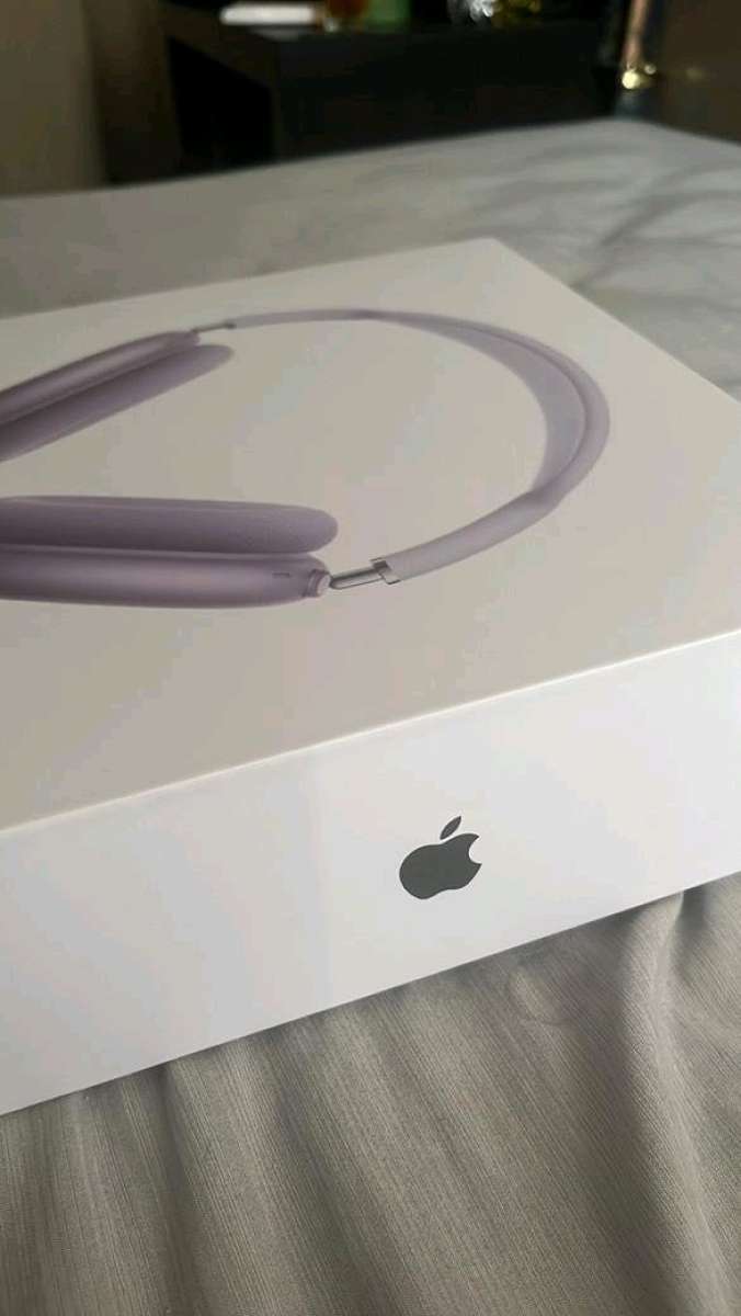 Airpod Max purple