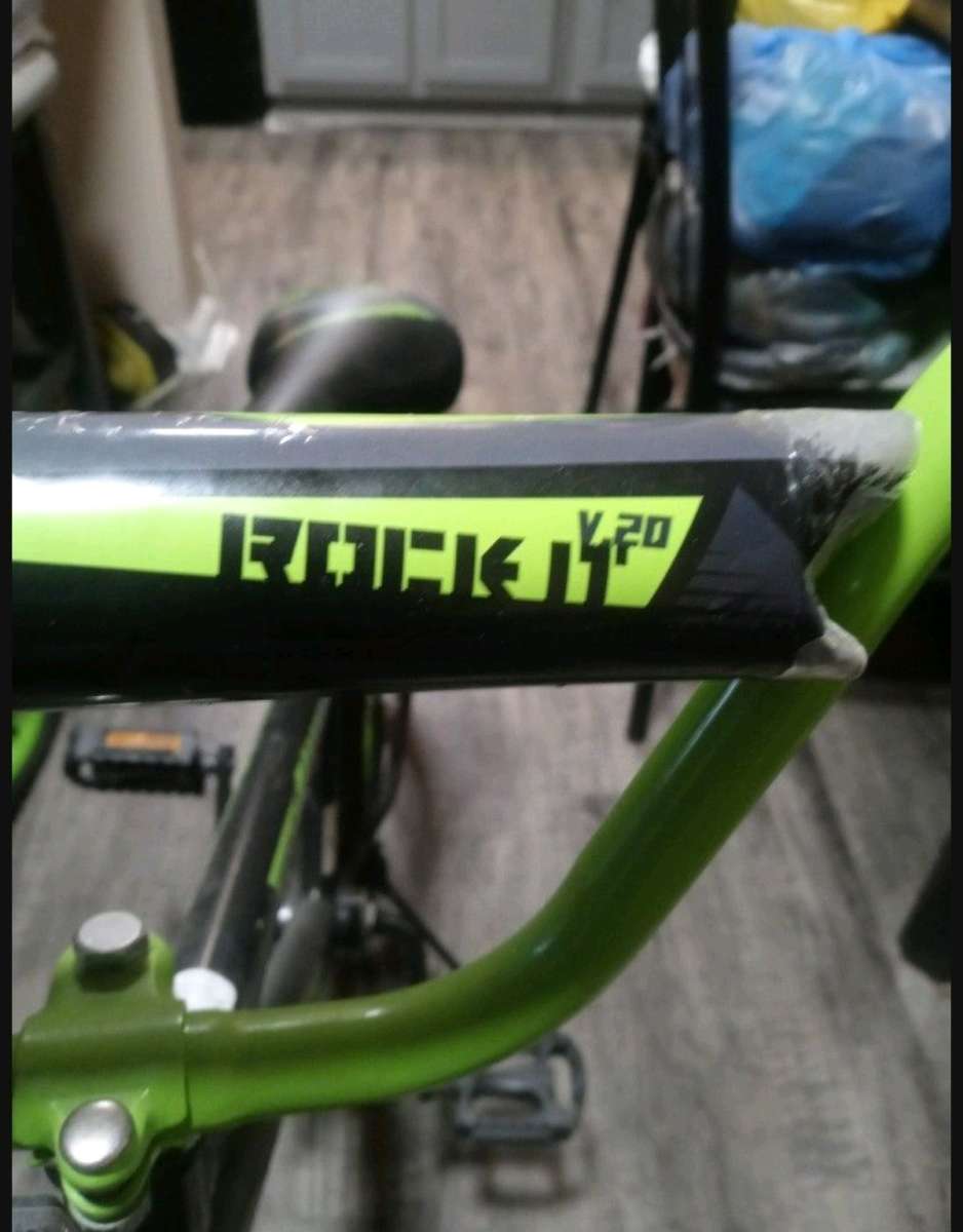 HUFFY ROCK IT V20 BOYS BIKE LIME GREEN  BLACK BIKE LOT 2