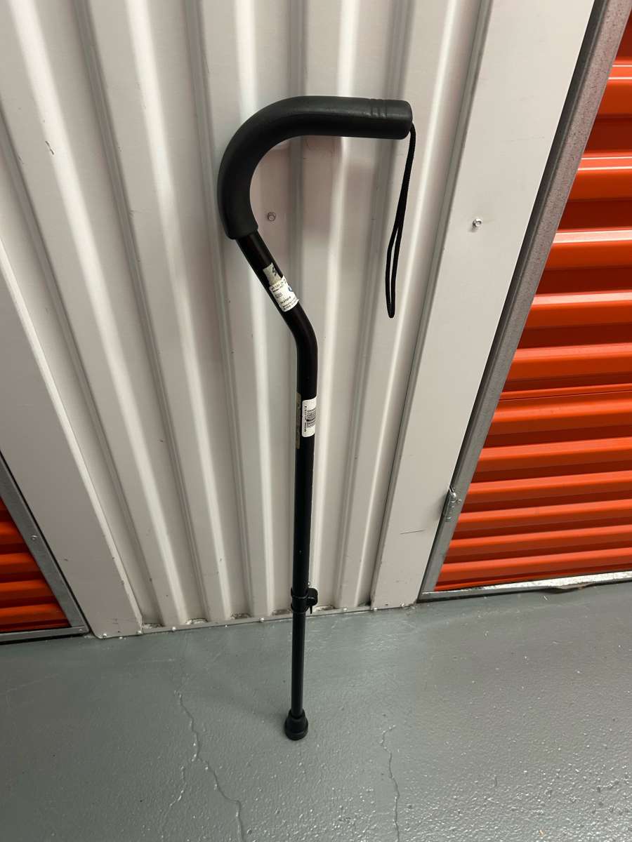 Height adjustable aluminum walking cane