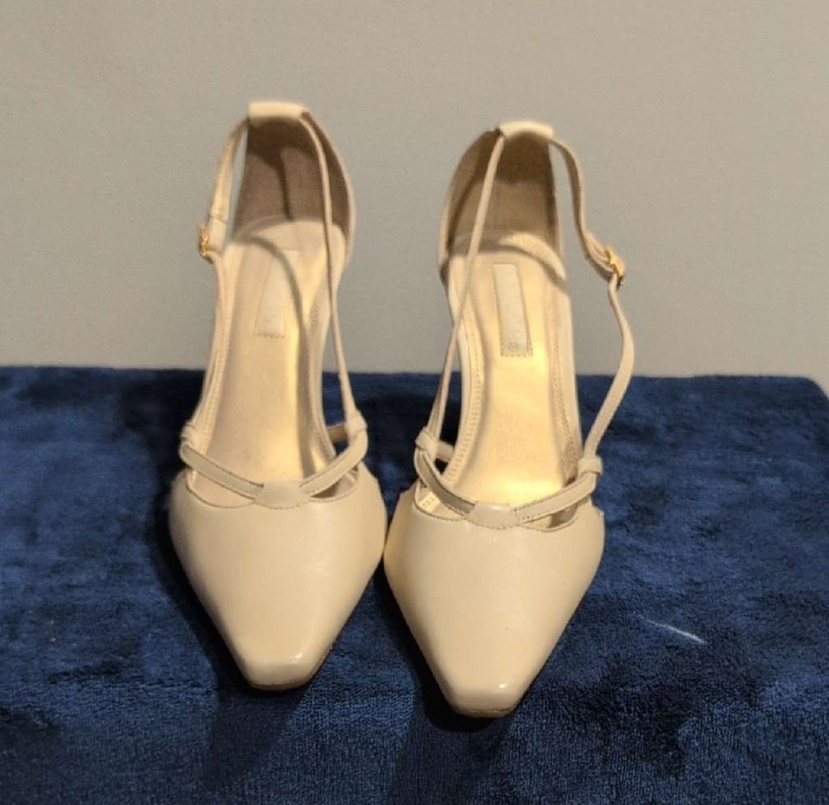 Elegant Cream Womens Heels size 10 medium